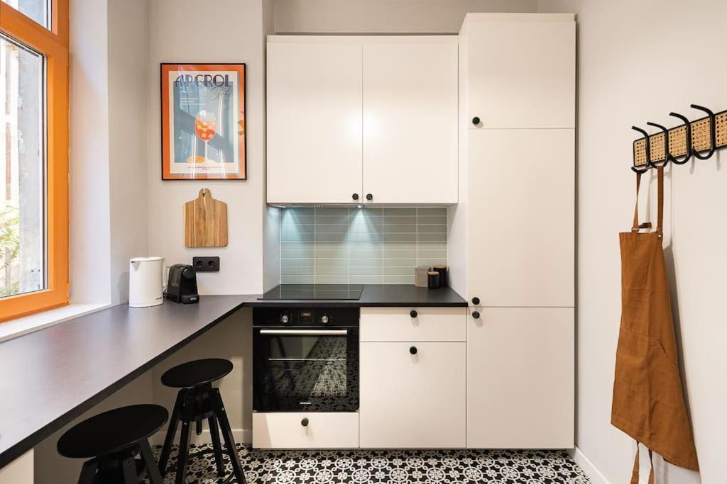 Old City Apartment - Self Check-In Bucarest Esterno foto