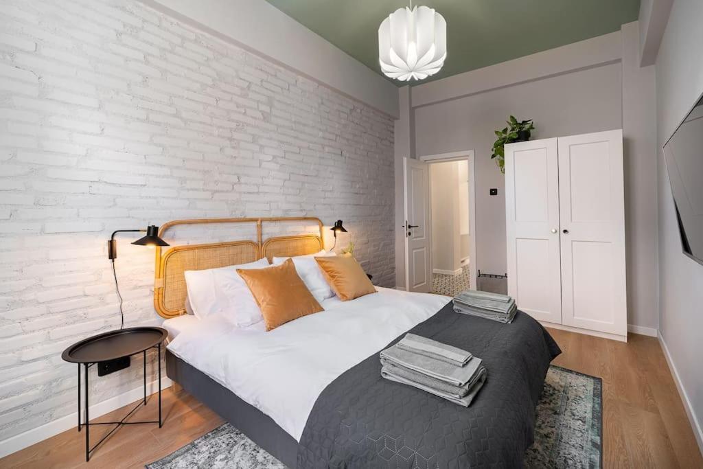 Old City Apartment - Self Check-In Bucarest Esterno foto